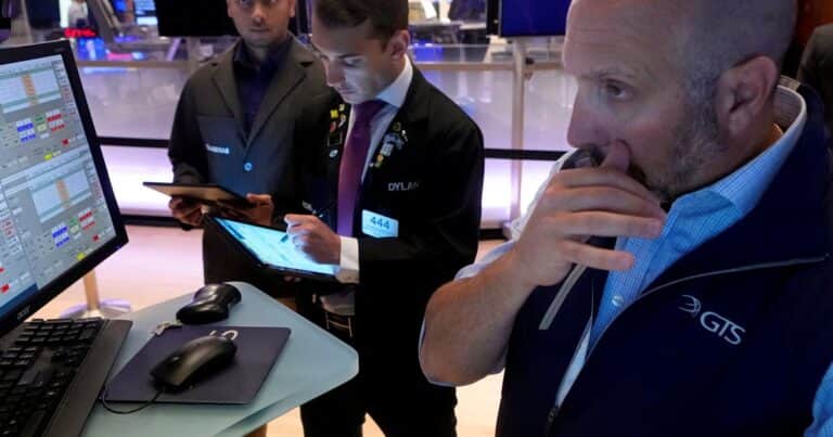 Vuelan las acciones tras el dato de inflación y el riesgo país cae a 719 puntos