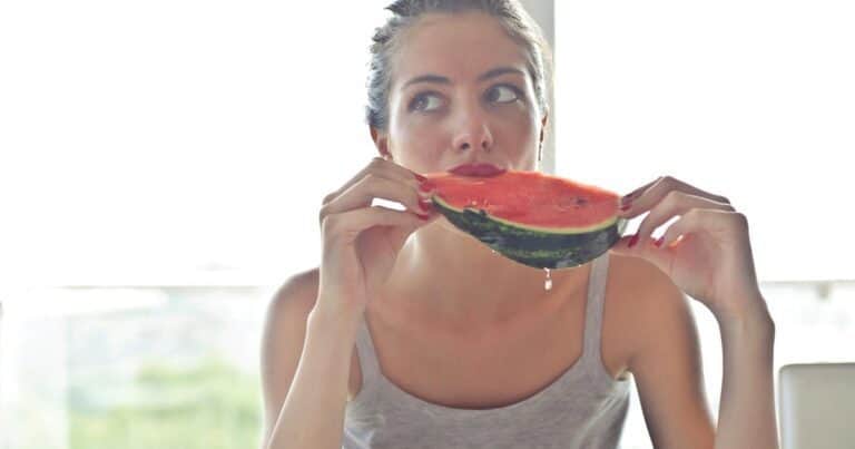Qué pasa en cuerpo al comer sandía antes de dormir
