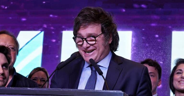 Javier Milei planteó la hoja de ruta para 2025: inflación a la baja, devaluación del oficial del 1% y «flotación limpia»