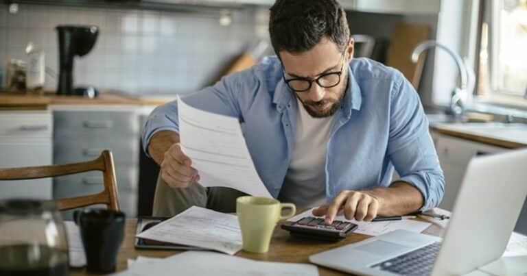 Los salarios formales volvieron a ganarle a la inflación en octubre