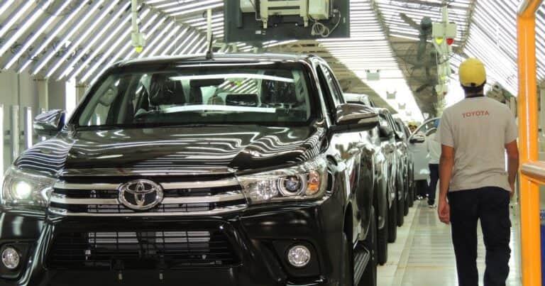 ¿Las automotrices generaron la mega venta de dólares que hizo el Banco Central el jueves?