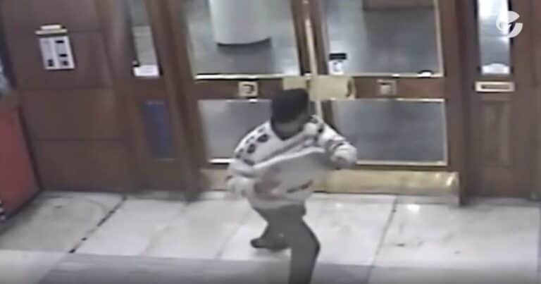 Violento robo en Mar del Plata, a metros de la Peatonal: rompió los vidrios con una baldosa y apuñaló al encargado de un edificio