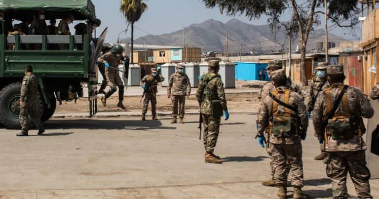 Servicio militar obligatorio «para desempleados»: fuerte polémica en Perú