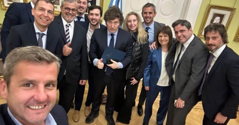La UCR expulsó del partido a los tres radicales «peluca» que blindaron los vetos de Milei a las jubilaciones y universidades