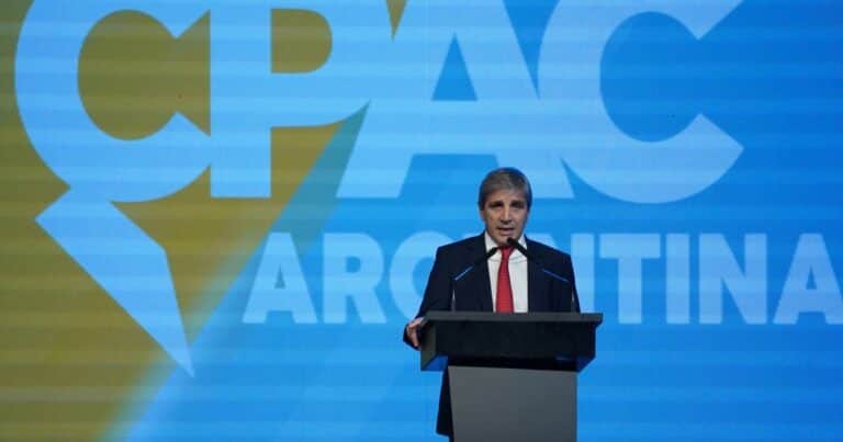 Luis Caputo destacó los logros económicos del primer año del gobierno de Javier Milei: «Hoy pareciera que estamos en otro país»