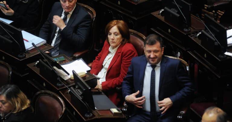 Fuerte impacto en el Senado por el caso Kueider con reproches a Santiago Caputo