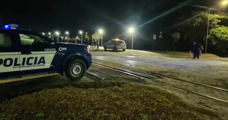 Crimen en Córdoba: matan a un hombre de un tiro en el pecho en la calle y el asesino está prófugo