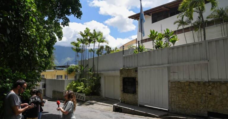 La Argentina denunció en la Corte Penal Internacional a Venezuela por el asedio a la embajada en Caracas