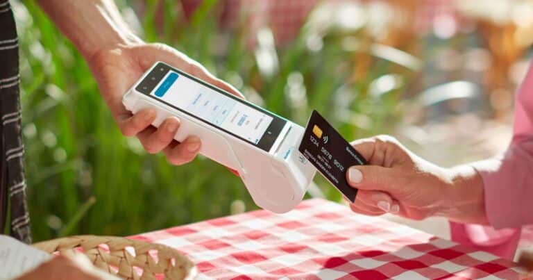 Crece la preocupación por gastos duplicados con tarjetas: qué hacer en estos casos