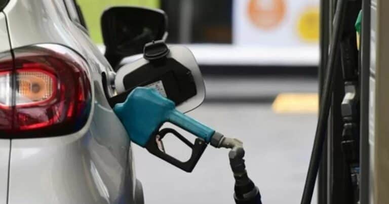 El Gobierno autorizó el autodespacho de combustible en estaciones de servicio de todo el país: qué dice el decreto
