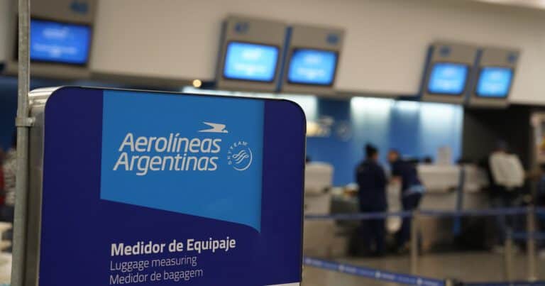 «La cajota de Scioli»: la Coalición Cívica pide que se declare nulo el decreto que prorrogó el impuesto a los pasajes al exterior