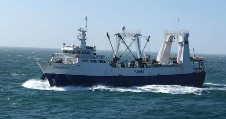 Detectan un buque pesquero que violó la zona económica exclusiva del Mar Argentino
