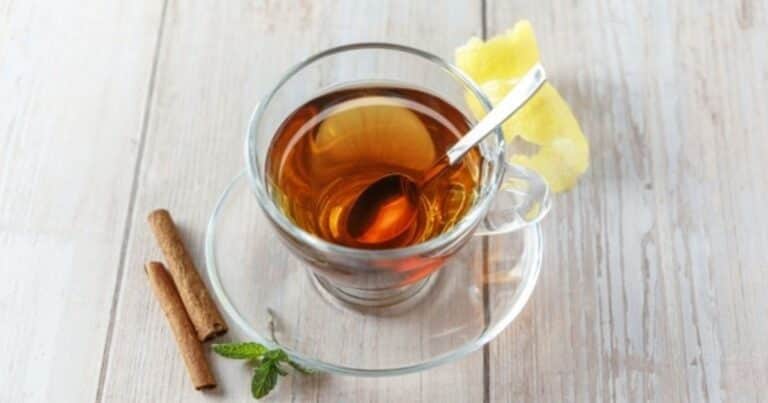 Cómo preparar un té de canela con laurel para quemar calorías