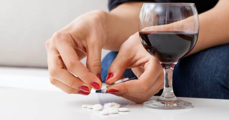 Qué pasa en el cuerpo al tomar alcohol durante un tratamiento con medicamentos