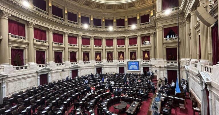 Los diputados se suben a «la ley de enganche» y aumentan sus sueldos un 6,13%: cobrarán $ 4 millones en mano
