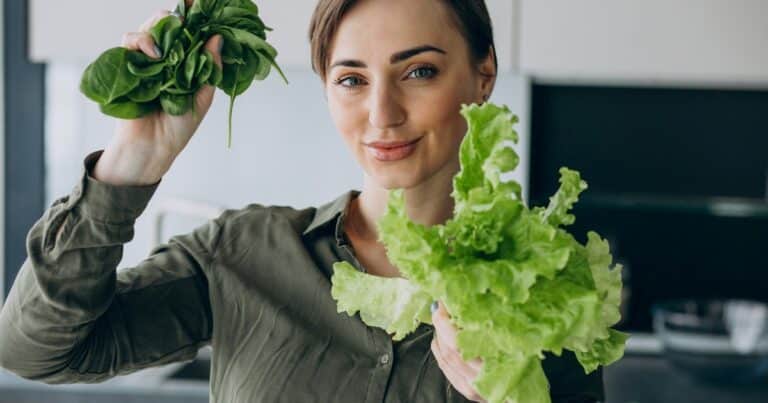 Cómo mantener la lechuga fresca por más tiempo: trucos de ahorro