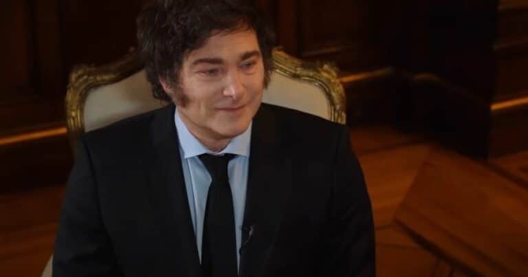 Javier Milei afirmó que su ideal para las elecciones 2025 es cerrar un acuerdo nacional con Mauricio Macri para «arrasar al kirchnerismo»