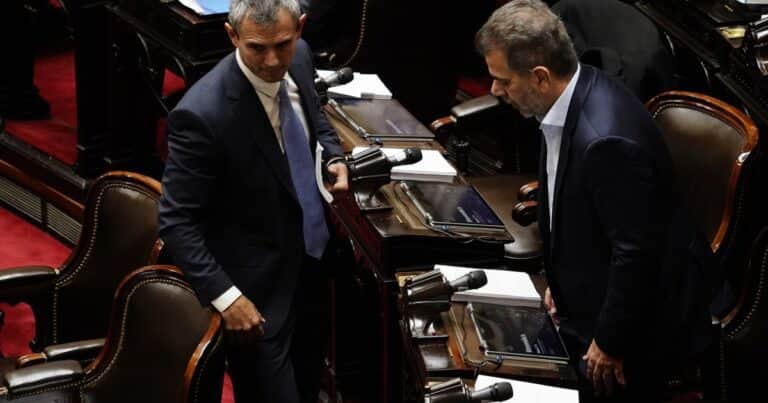 «El silencio es el mensaje»: el Gobierno evitó contestarle rápido a Macri y dejó que se escuchen los reproches internos del PRO y un duro tuit del vocero