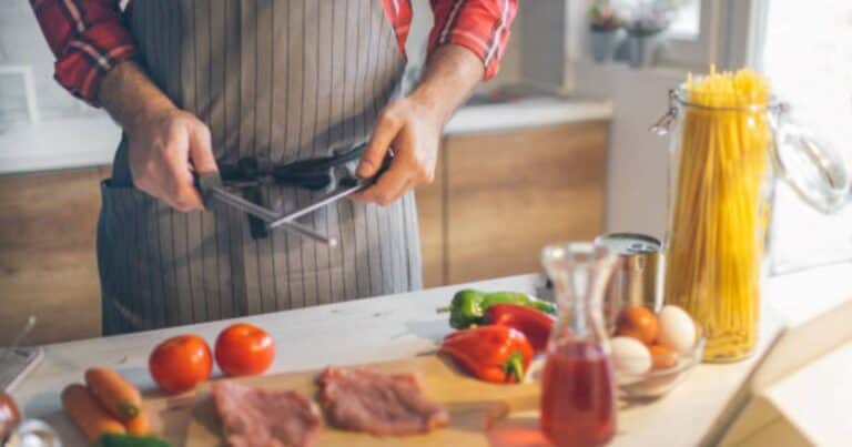 Cómo afilar tus cuchillos de cocina de manera segura