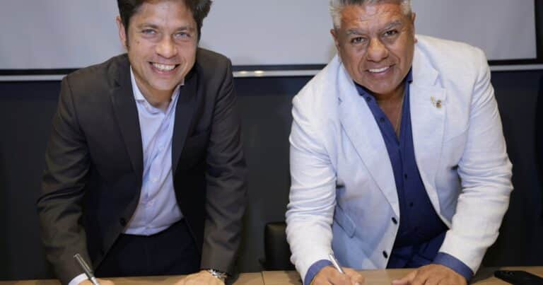 «Chiqui» Tapia, la figura que sacudió el verano: cerca de Kicillof, lejos de Macri y con guiños a Milei