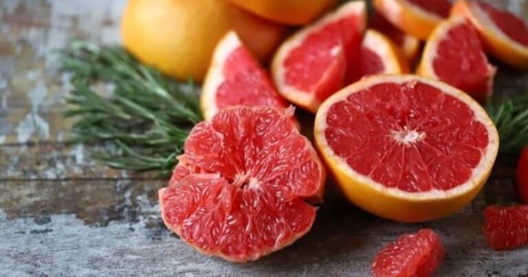 Por qué consumir pomelo y cómo incorporarlo para regular los niveles de glucosa