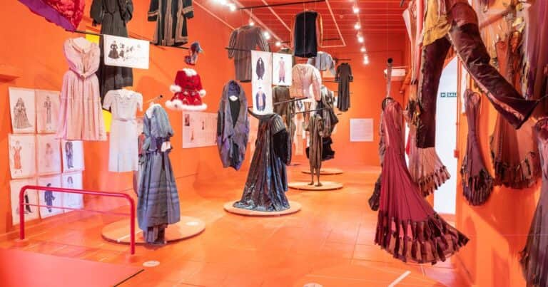 Graciela Galán: cinco décadas de vestuario y escenografía en una muestra