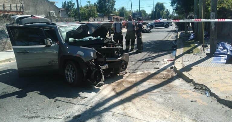 Dos policías muertos en una persecución en Quilmes: seguían a motochorros y chocaron contra una camioneta