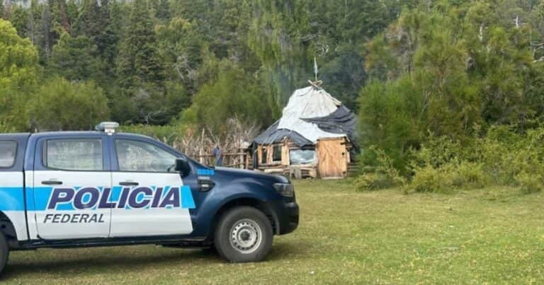 Chubut: comenzó el desalojo de un grupo de mapuches que ocupa tierras en el Parque Nacional Los Alerces