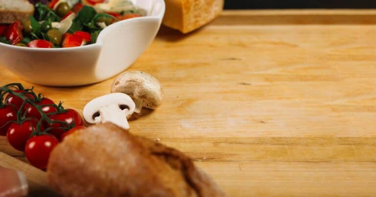 Consejos para limpiar y mantener superficies de cocina de madera perfectas