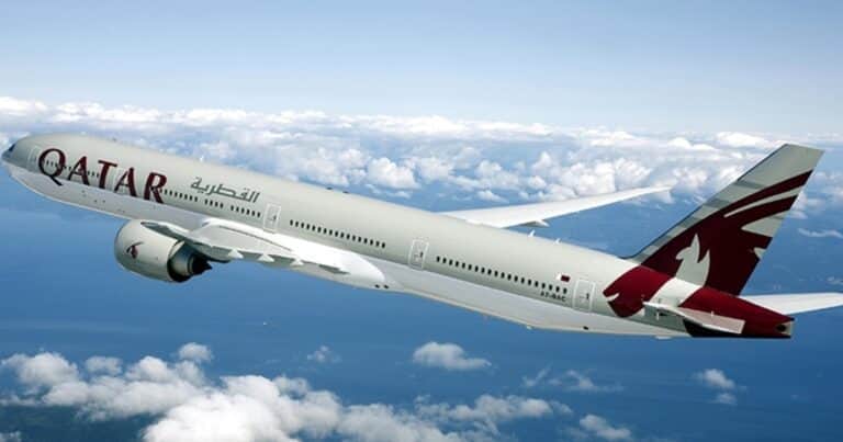 El gobierno firmó un acuerdo de «cielos abiertos» con Qatar, pero su aerolínea aún no regresó