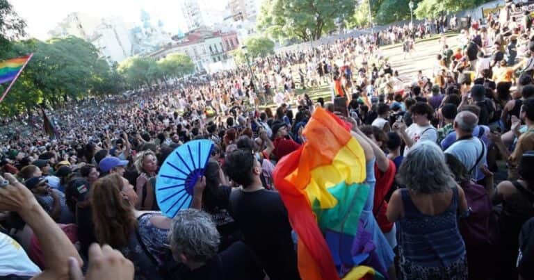 El Gobierno acusa a los K por impulsar la marcha LGTBQ: “Contra Alperovich, Espinoza y Alberto no marcharon”