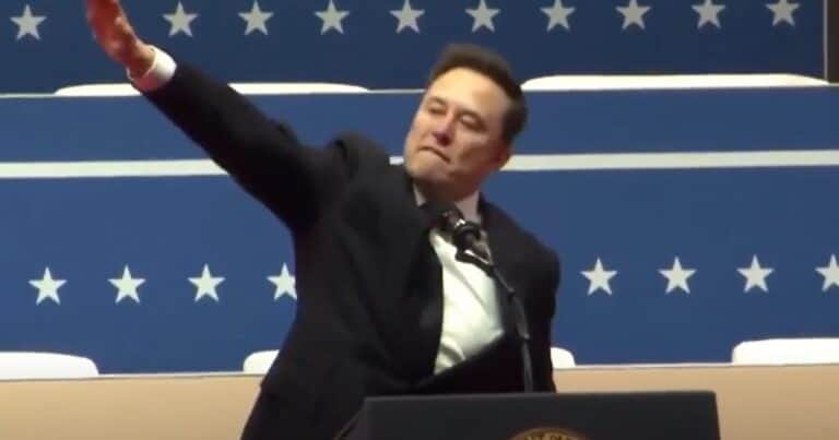 El exultante gesto de Elon Musk que generó fuerte polémica por su similitud al saludo nazi