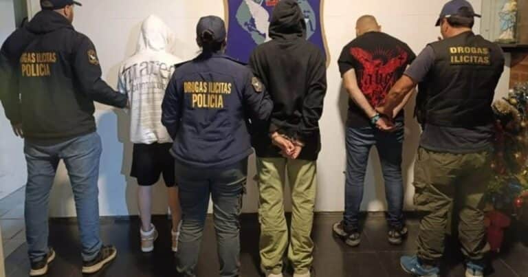 Mar del Plata: una policía y un empleado judicial cayeron al intentar entrar gran cantidad de drogas sintéticas a una fiesta electrónica