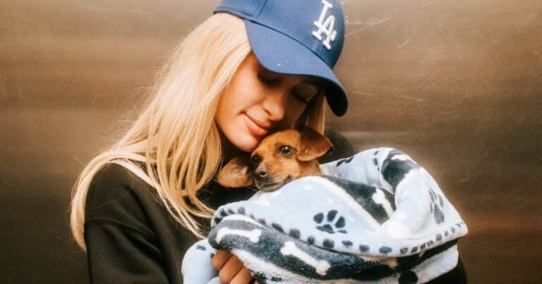 Tras perder su mansión por los incendios, Paris Hilton fue a un refugio de animales y tuvo un gesto emocionante