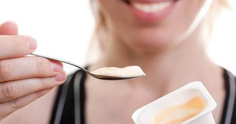Cuáles son los sorprendentes beneficios del yogur, según un experto de Harvard