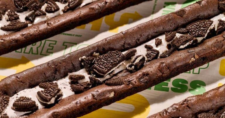 La Oreo de 30 centímetros que lanzó una famosa cadena de comida rápida y es furor en internet: «Nadie pidió esto»