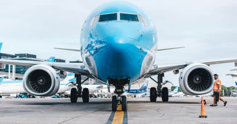 Aerolíneas afirma que ganó US$ 20 millones en 2024, pero que igual se sigue con la privatización