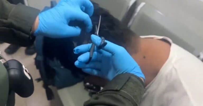 Capturan a un hombre con una «narcopeluca»: escondía más de 200 dosis de cocaína en su cabeza