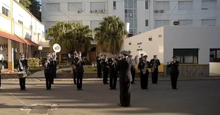Denuncian que el gobierno de Kicillof gastó 100 millones de pesos en instrumentos para la Policía Bonaerense en medio de la ola de inseguridad