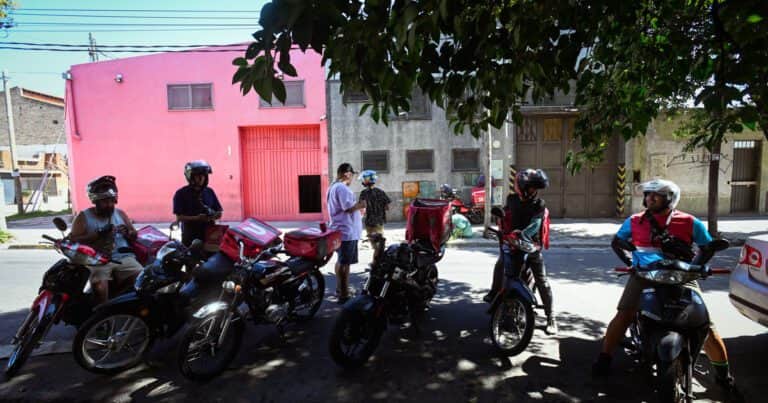 Los deliveries que salieron a recuperar sus motos robadas: «No sabemos qué nos puede pasar, es triste»