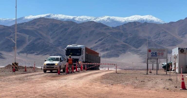 Litio: de Salta a China luego de un viaje de 48 horas al puerto