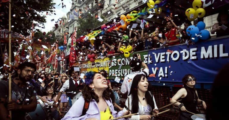 Marcha LGBT contra Javier Milei este 1º de febrero, EN VIVO: los horarios y todo sobre la movilización tras los dichos del Presidente en Davos