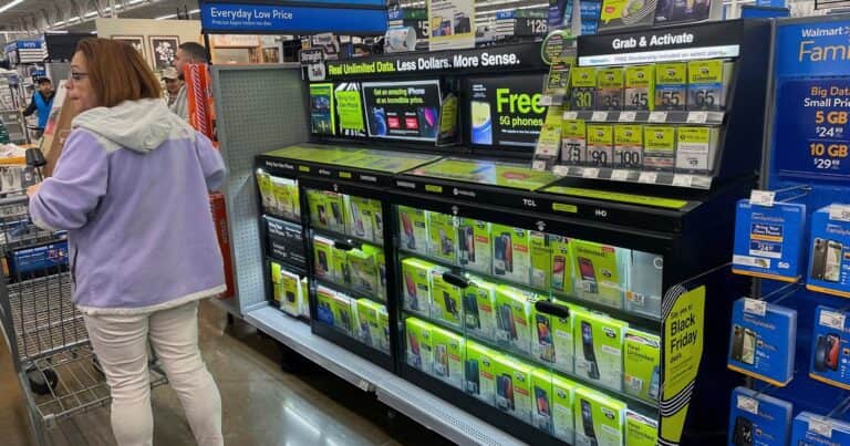Un histórico supermercado anunció que elimina puestos de trabajo y cierra oficinas
