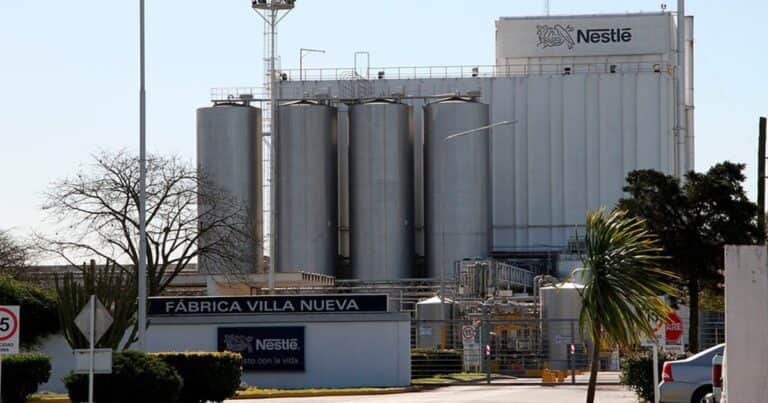 Nestlé para por un mes su planta en Córdoba por la caída del consumo y las exportaciones