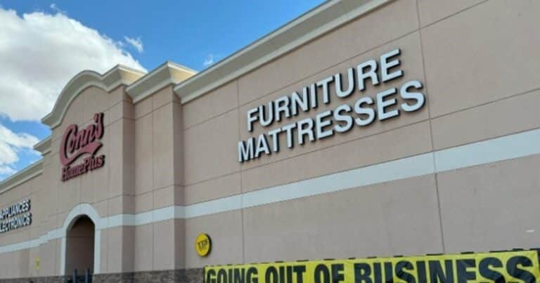Una legendaria cadena de venta de muebles, colchones y electrónica cerrará todas sus tiendas La cadena de outlet más antigua se declaró en quiebra