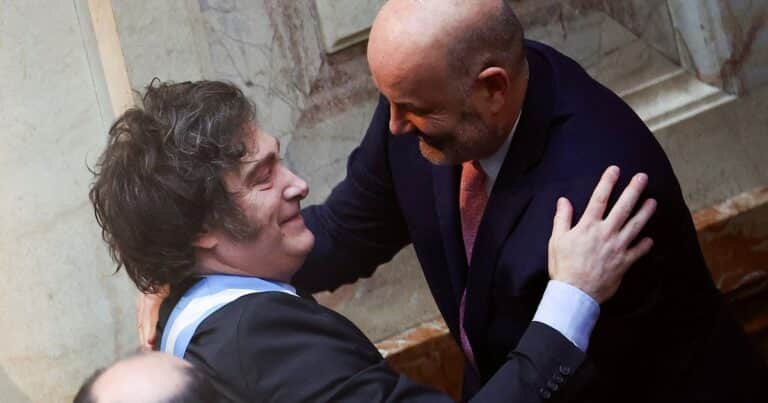 «El Presidente sigue trabajando como todos los días»: El Gobierno liberó el tránsito de un fertilizante prohibido desde hace más de 50 años