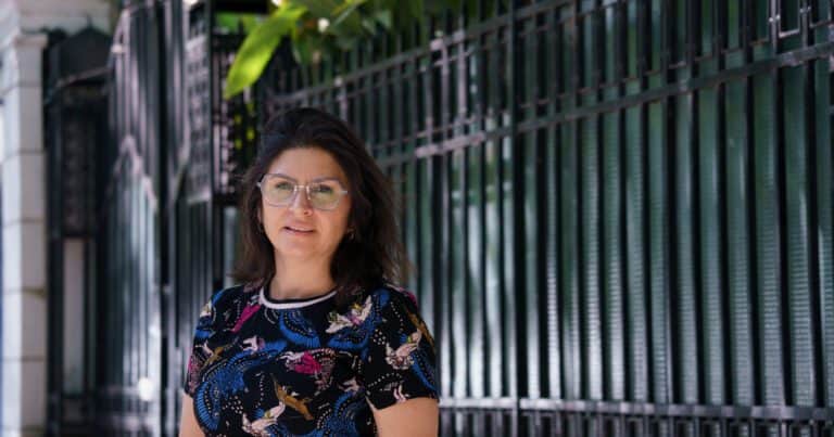 Julia Coria y una familia atípica en una novela que mezcla policial, terror y ciencia ficción