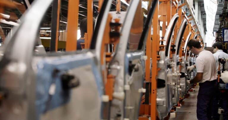 La economía se contrajo 1,8% en 2024, por debajo de los previsto