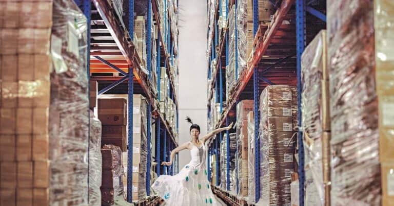 Cao Fei la deslumbrante artista china que expone en el Malba: «La realidad virtual y la IA están dominadas por usos comerciales, ya no creemos en la utopía»