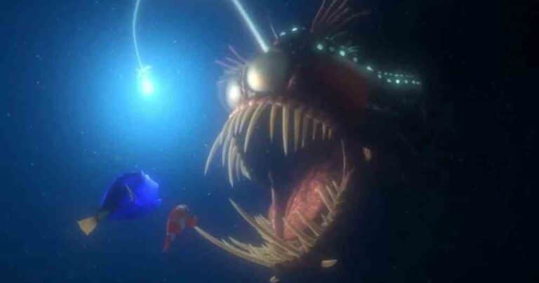 La tenebrosa aparición del pez diablo negro en una famosa película para chicos